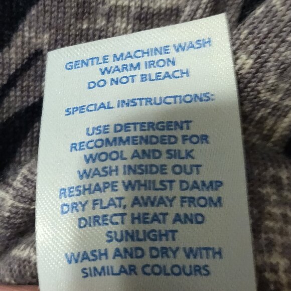 Boden Grey/Black/Cream Floral 100% Wool Cardigan Sweater SIZE US6 - Picture 5 of 6